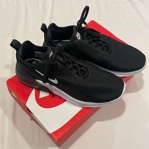 Nike Air Max Motion 2
